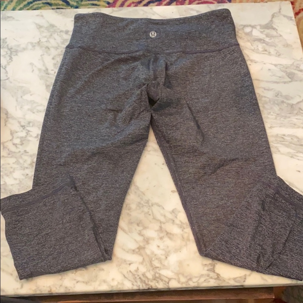 Lululemon black+white striped wunder under crops
